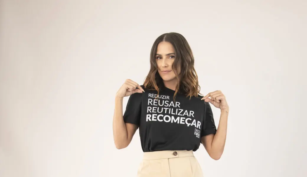 Deborah Secco trouxe o Peça Rara Brechó com 420 metros quadrados para Aparecida de Goiânia, com mais de 10 mil itens. V…