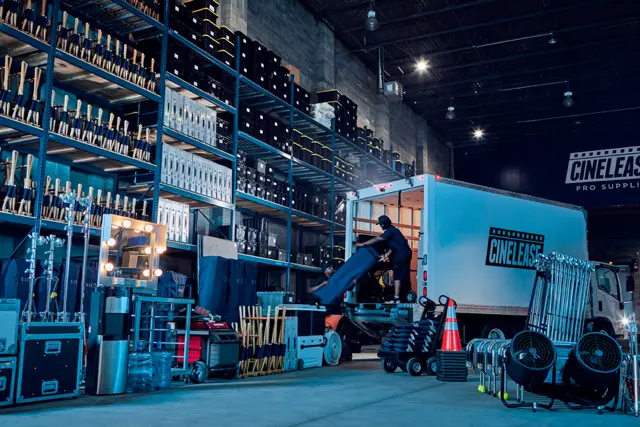 Cinelease tá comprando equipamentos de filmagem de grip e iluminação da Quixote, que tá diminuindo o tamanho da operaçã…