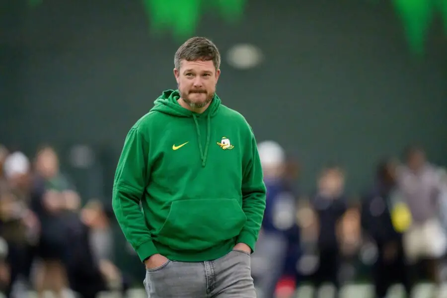 Oregon perdeu para Oklahoma State por 39 a 31 na segunda semana. Analistas apontam falhas básicas como drops e penalida…