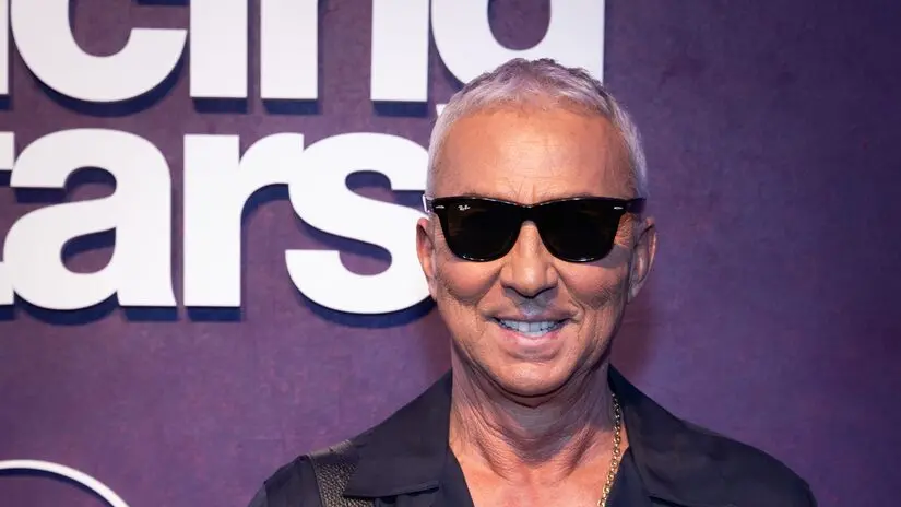 Bruno Tonioli disse que faria o Dancing with the Stars usando speedos, enquanto estava no tapete vermelho dos Emmys 202…