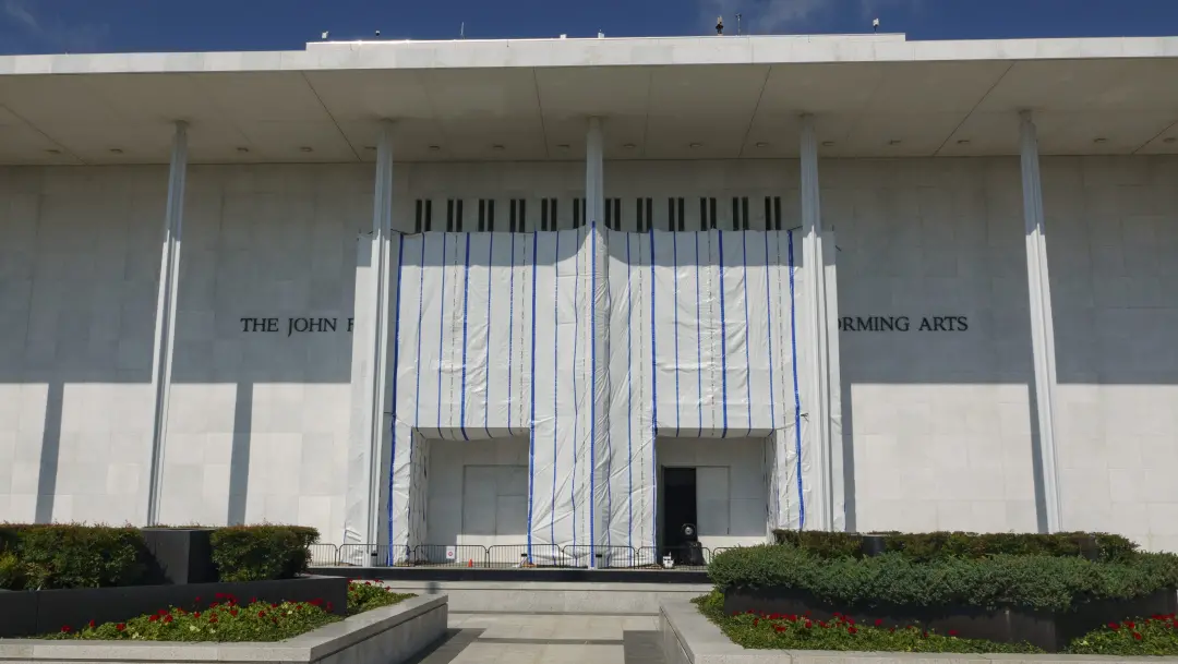 Kennedy Center volta aos holofotes por decisão judicial e nova votação de fechamento. A questão de quem controla o loca…