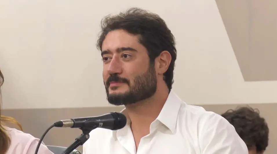 Gabriel, candidato ao governo de Minas Gerais, será o quarto entrevistado no telejornal da série até sábado. A repetiçã…