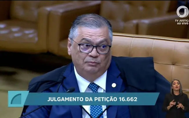 Ministro Flávio Dino pediu vista, suspendendo a sessão do STF sobre o relatório da PF do caso Banco Master. A decisão d…