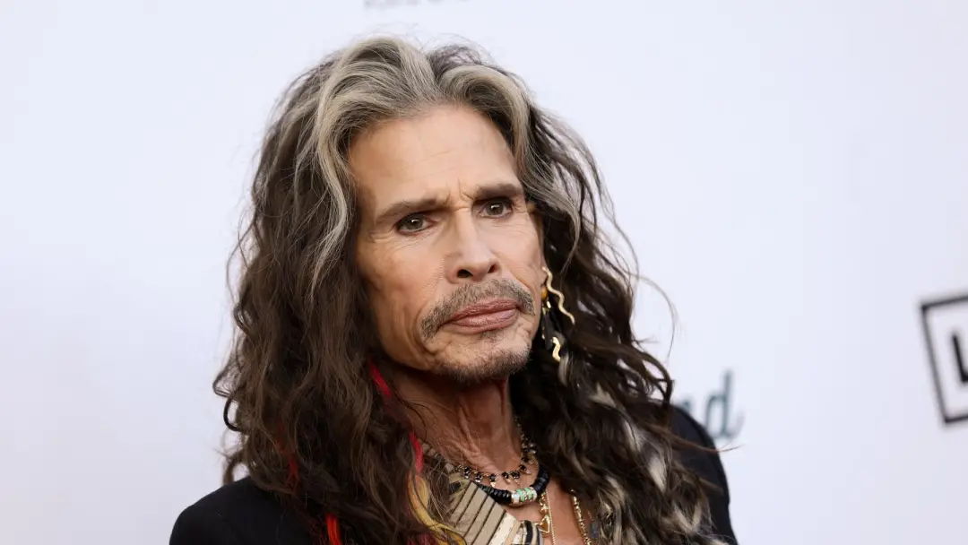 Julgador do caso de assédio sexual de Steven Tyler se afastou misteriosamente duas semanas antes do julgamento, após de…