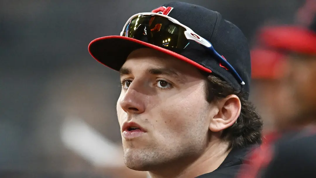 Cleveland sofreu derrota por 7 a 3 para o Chicago White Sox, e os jogadores Chase DeLauter e Angel Martinez ficaram mac…