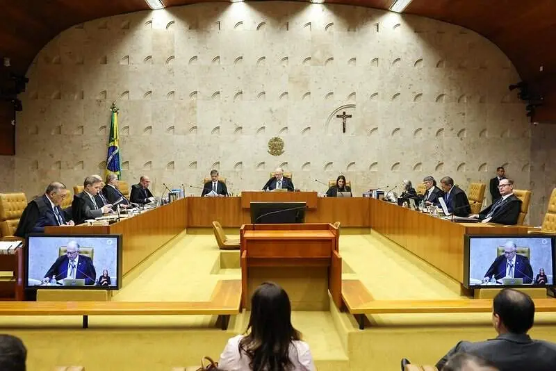 Sessão do STF com indefinição sobre Alexandre de Moraes. O pedido de vista de Flávio Dino interrompeu o julgamento, e m…