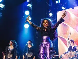 TOCA fez uma audição exclusiva de novo disco de Chaka Khan em São Paulo. A música dela sempre traz uma energia muito fo…
