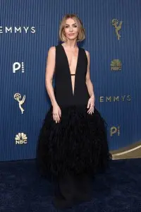 Julianne Hough falou que a temporada 35 de Dancing With The Stars tem muitos azarões. Ela disse que o programa fala sob…