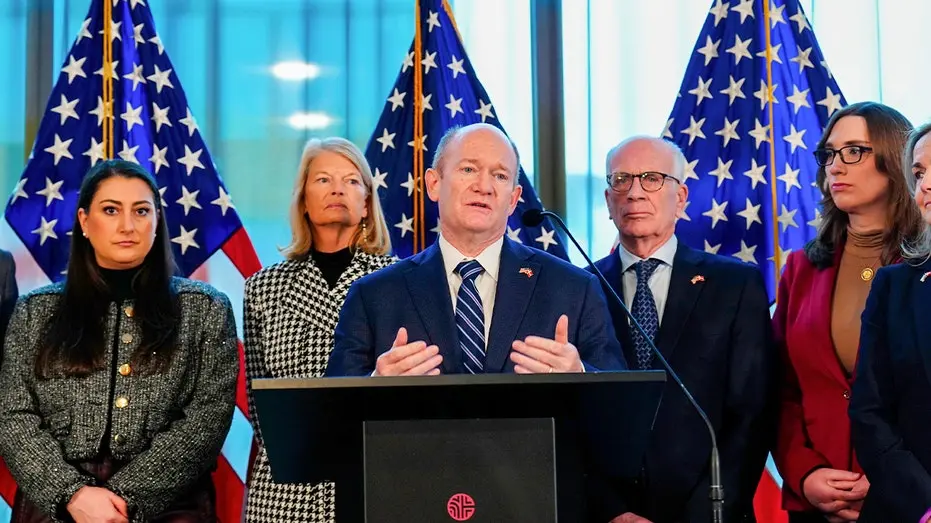 Senador Chris Coons ganhou a indicação democrata em Delaware, vencendo um concorrente chamado E No-Trump Hansen. O lanc…