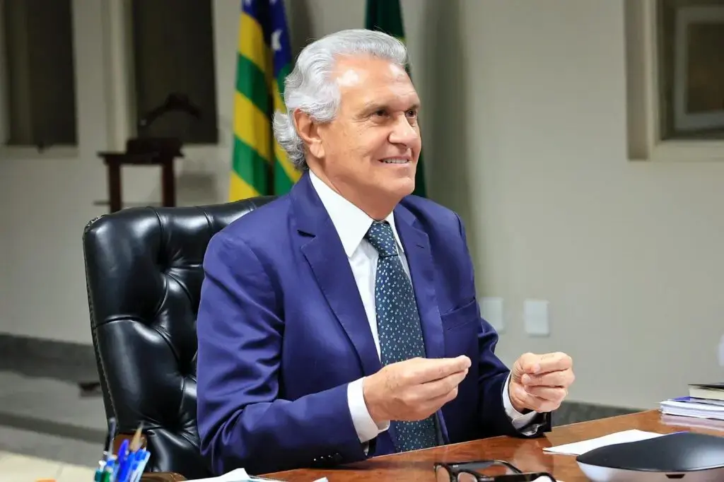 Caiado disse em Aparecida de Goiânia que nao conversa com presidiarios, e ainda chamou Lula e Flavio Bolsonaro de maior…