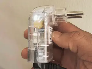 Protetor evita que eletrônicos queimem com quedas de luz. Essa proteção é importante porque variações de energia podem …