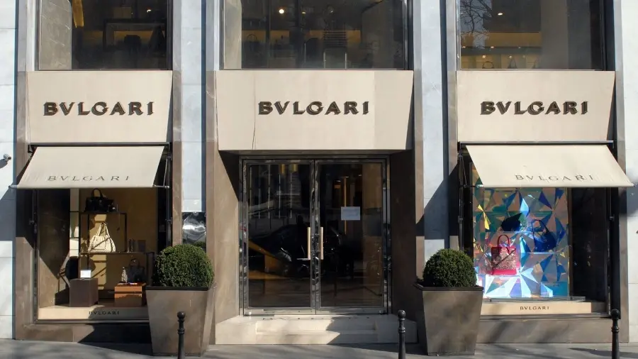 LVMH perdeu 55% de valor desde 2023 e saiu do top 10 de empresas da Europa. É um baque grande pra quem acompanha o merc…