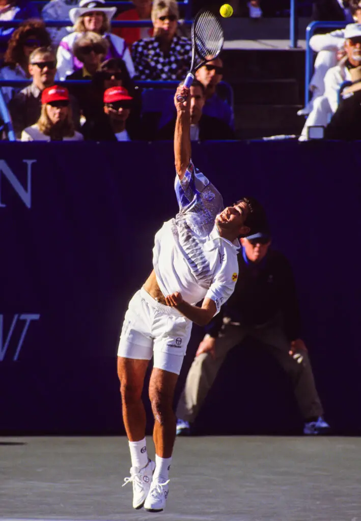 Pete Sampras, lenda do tênis, apareceu narrando um comercial da Kalshi no US Open de 2026. É irônico porque mercado de …