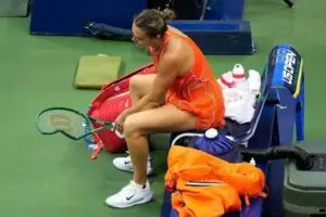 Aryna Sabalenka levou multa de mais de R$ 38 mil no US Open por ter quebrado duas raquetes na final. É frustrante ver a…