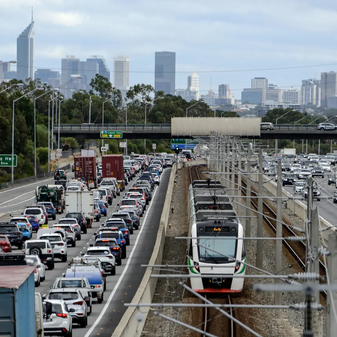 Preços de petróleo subindo fizeram carros elétricos ultrapassarem os carros a combustão na Austrália. Isso mostra que o…