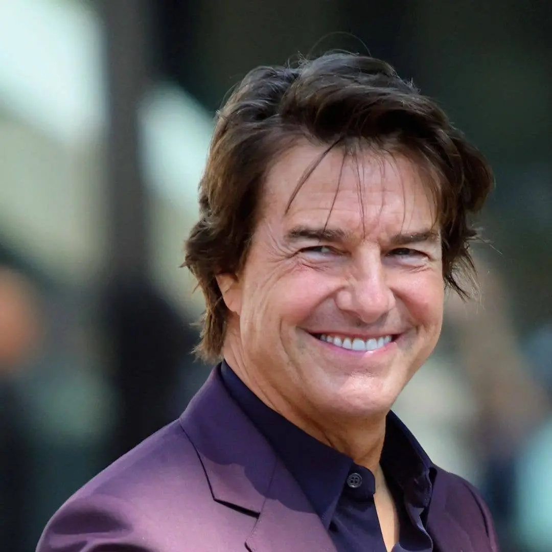 Tom Cruise com o peito nu na capa da GQ aos 64 anos chamou atenção dos fãs. É impressionante ver a energia que algumas …
