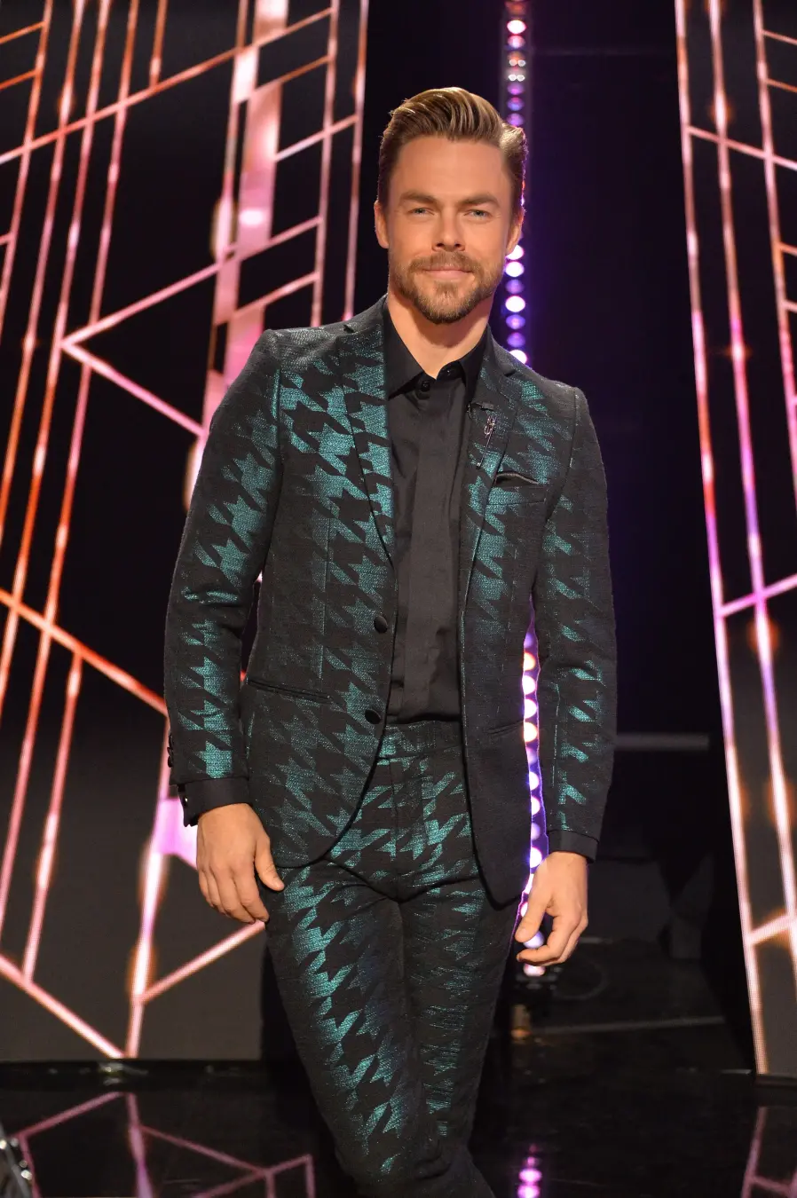Derek Hough confundiu Tyler Cameron com Dylan na estreia do DWTS. A reação dos fãs nas redes sociais foi imediata, foca…