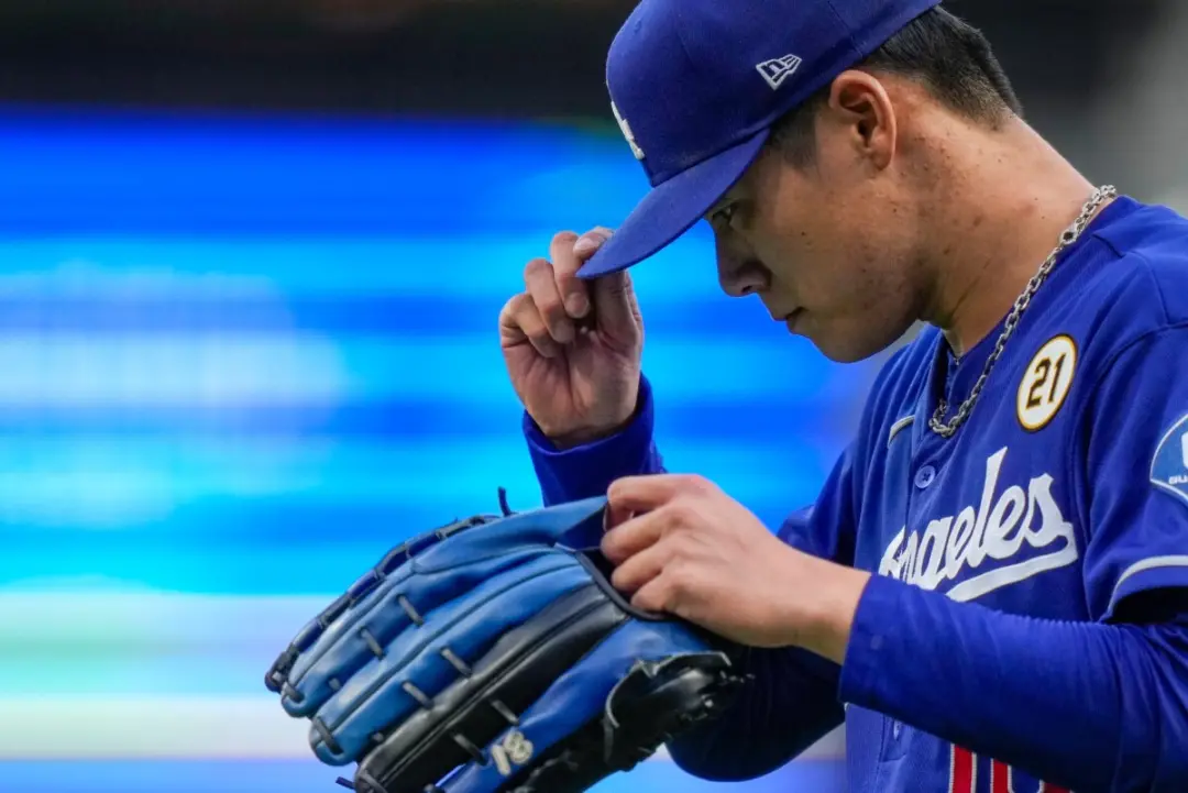 Los Angeles Dodgers venceu o Cincinnati Reds por 4 a 0 com um jogo sem gols. O arremesso de Yoshinobu Yamamoto foi muit…