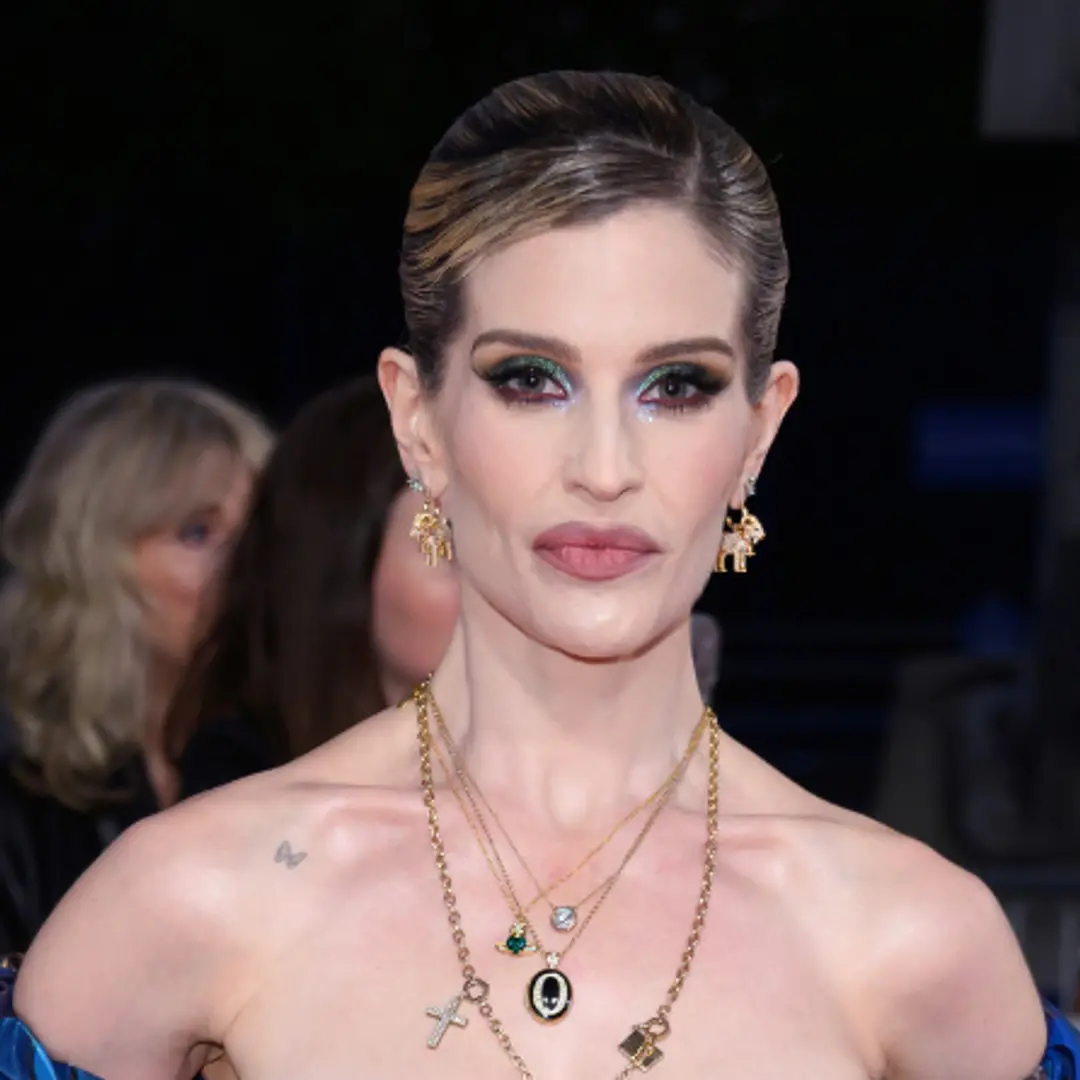 Kelly Osbourne falou sobre o relacionamento complicado com a irmã Aimee Osbourne. A irmã mais velha tem ficado fora dos…