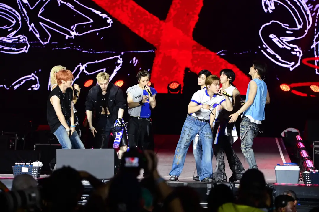 Buenos Aires, Argentina. Uma jovem de 16 anos morreu pouco antes de entrar no show do Stray Kids no Hipódromo de San Is…