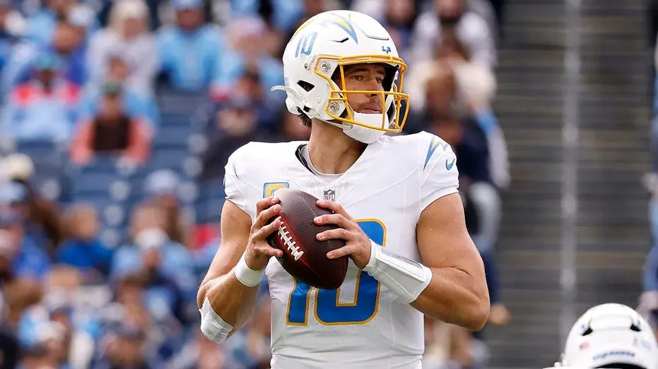 Los Angeles Chargers levou 32 a 12 para a Arizona Cardinals na abertura da temporada. O ataque, que pontuou apenas 368 …