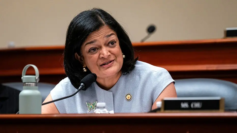 Rep. Jayapal disse que a maioria dos arrestos do DHS este verão não representa risco à segurança pública. Isso mostra q…
