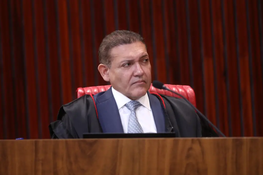 Mensagens do fundador do Banco Master indicam pagamentos de 500 mil reais mensais ao filho de Kassio Nunes Marques. Iss…
