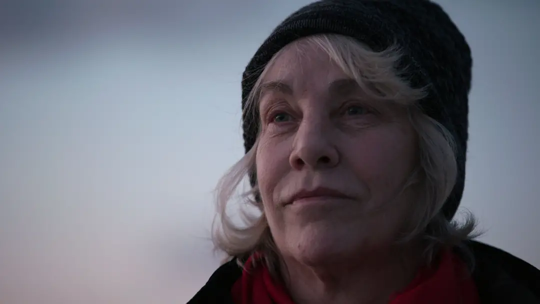 O crescimento do true crime nas telas virou um mar de conteúdo, onde muitas histórias importantes se perdem no volume. …