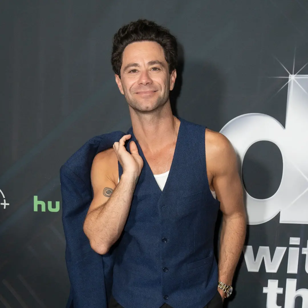 Sasha Farber voltou para o palco do DWTS Temporada 35 sem ser um profissional. A volta dele mostra que a arte do baile …