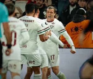 Fluminense avança pra semifinais da Libertadores pelo placar agregado, 3 a 2, mesmo perdendo por 2 a 1 pro Platense na …