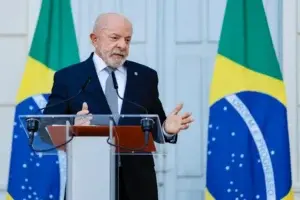 Lula defendeu reforma profunda no Judiciário, discutindo tempo de mandato e critérios de escolha de ministros do STF. A…