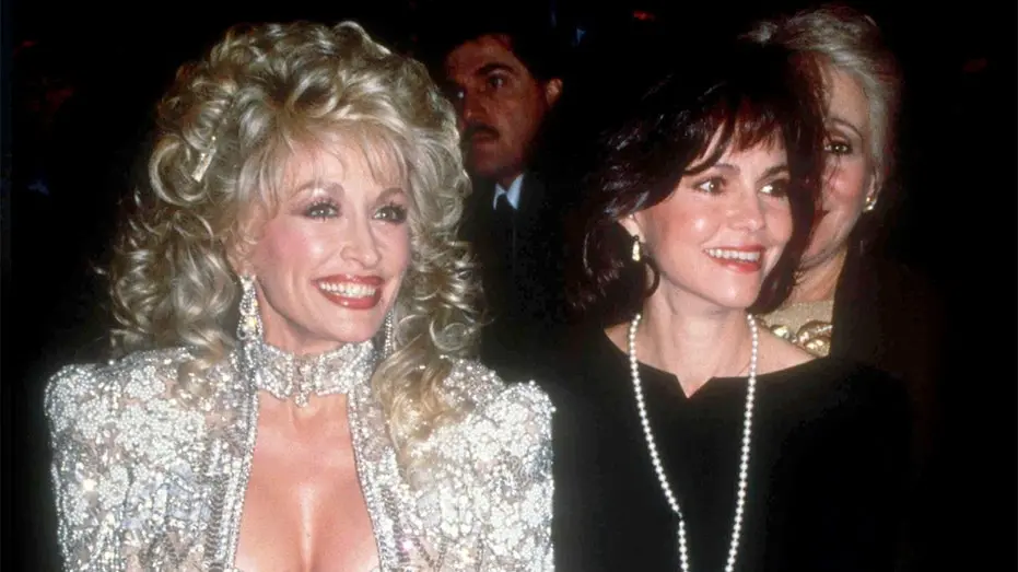 Sally Field lembrou do tempo em que fazia compras no Walmart com Dolly Parton. A amizade delas era forte, mesmo com a d…