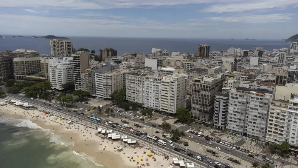 A orla do Rio é um dos maiores espaços públicos democráticos da cidade, exigindo ocupação planejada. Não pode ser uma e…