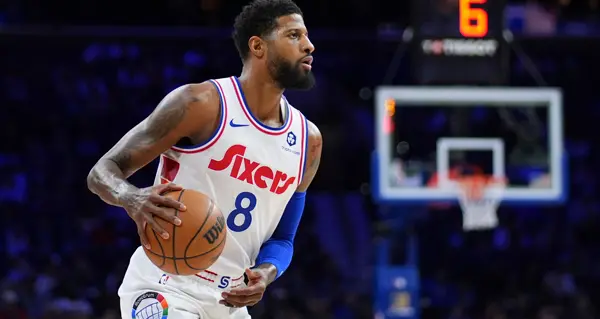 Paul George chegando nos Celtics e falando sobre a saída de Jaylen Brown para os 76ers. Ele diz que não levou para o la…