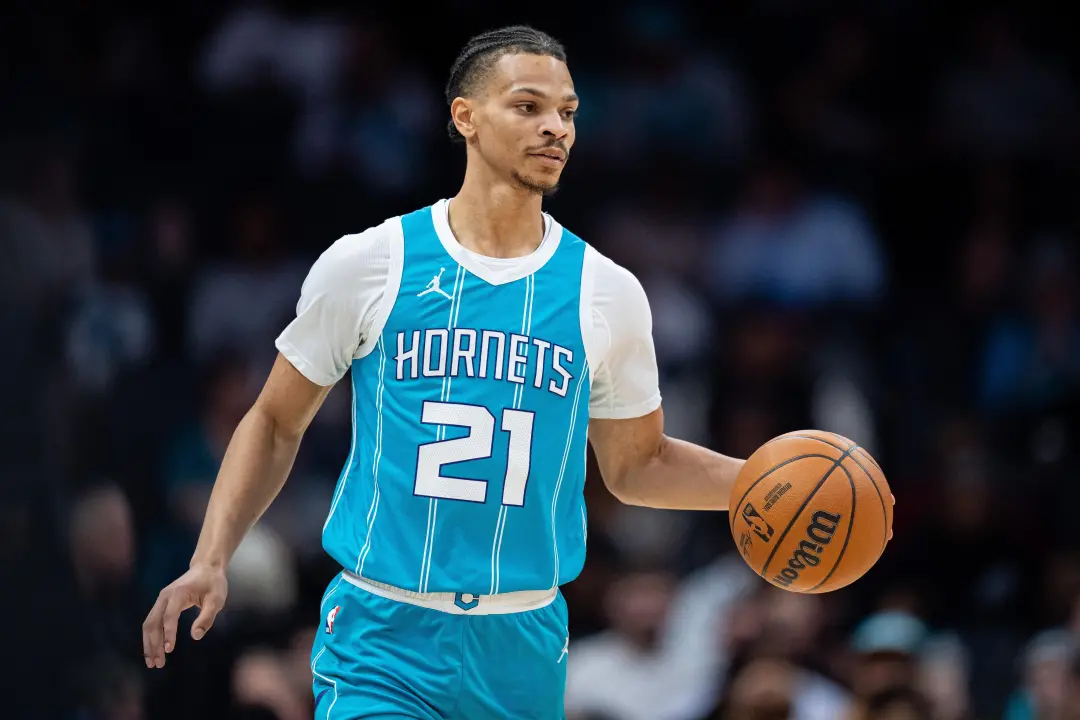 Brooklyn Nets assina Dwight Murray Jr e Isaiah Wong, depois os libera logo em seguida. Essa tática de sign and waive é …