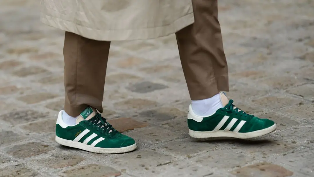 Adidas rebate um preço em zapatillas verdes para homem, com descontos de até 46% em itens para o dia a dia. Organização…