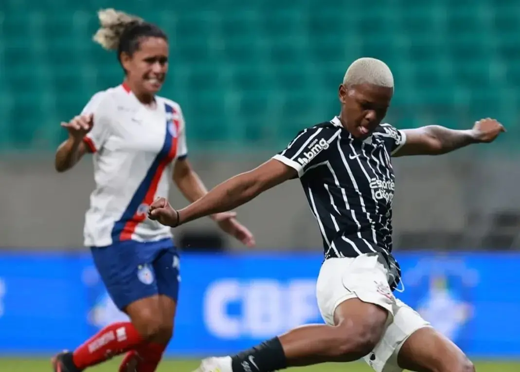 5811 pessoas na Fonte Nova, o maior público registrado no futebol feminino da Bahia. Corinthians venceu Bahia por 1 a 0…