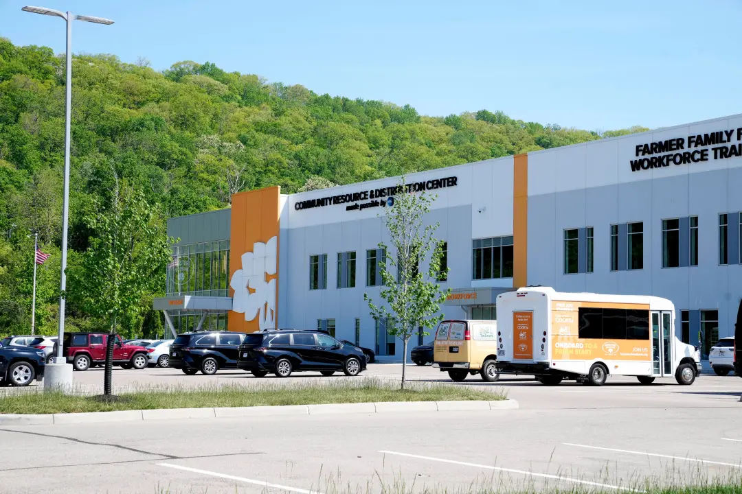 Bengal sacks vão ajudar contra a fome em Cincinnati. Morgan & Morgan vai doar 500 dólares para o Freestore Foodbank por…