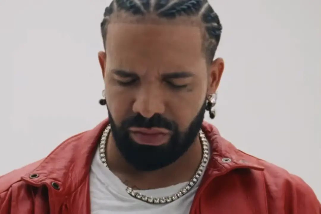 Drake lançou o filme Fear of Missing Out com clipes e músicas novas na terça à noite. É um formato longo, um filme de h…