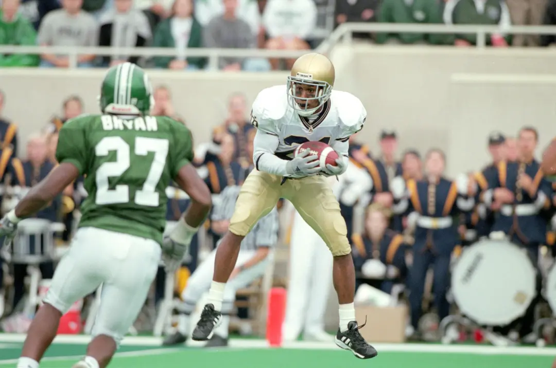 Notre Dame e Michigan State deveriam jogar anualmente, mas as tendências de escalonamento do futebol universitário têm …