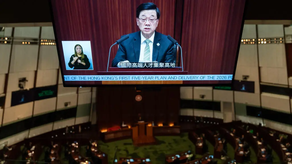 Hong Kong divulgou seu primeiro plano quinquenal para fortalecer a posição como polo financeiro global, com foco em exp…