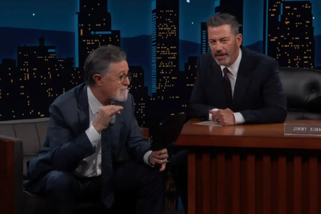 Jimmy Kimmel levou Stephen Colbert para um momento de brincadeira em seu programa, onde ele foi gozado para raspar a ba…