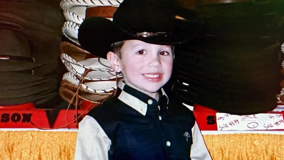 San Antonio, Texas, palco de um cantor cowboy que já gravou cover de Mistletoe do Justin Bieber em 2010. Essa trajetóri…