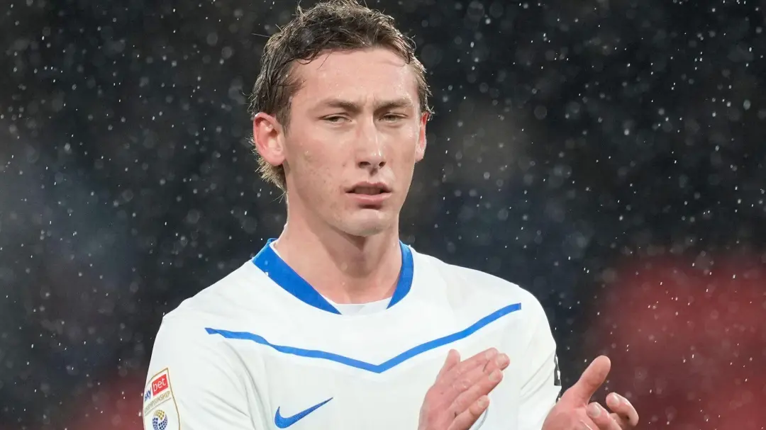 Jacob Farrell vai para Sydney FC por empréstimo na temporada 2026-27. Depois de poucas aparições com o Central Coast Ma…