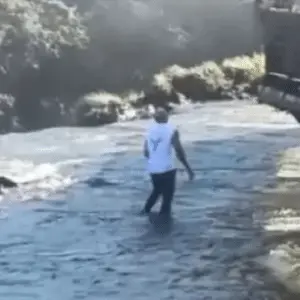 Cataratas do Iguaçu, turista pular para resgatar celular levou multa de 7,8 mil reais. Isso mostra um descaso com as re…