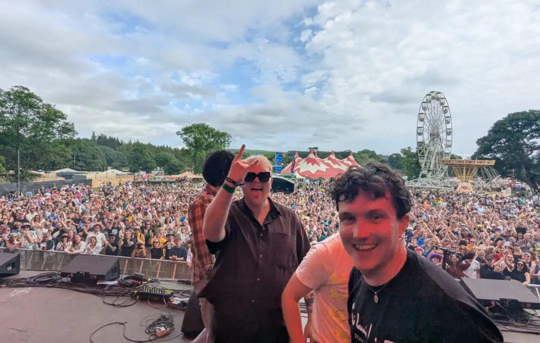 O NME 100 trouxe a voz de artistas emergentes mostrando sua jornada em festivais como Coachella e Lollapalooza. É inter…