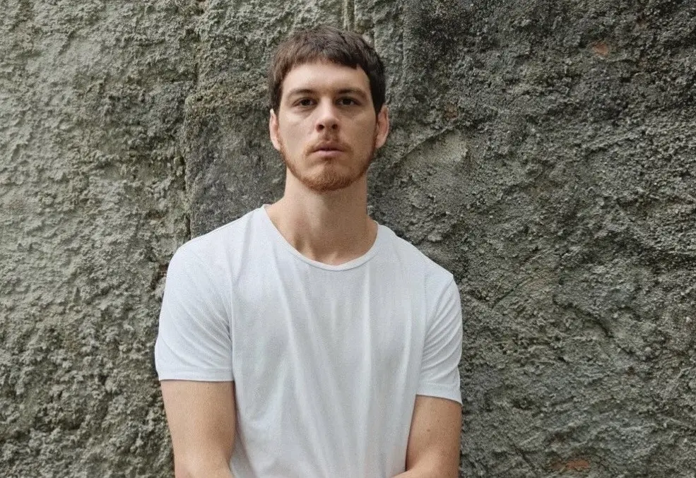 João Vithor Oliveira entra na novela Paraíso perdido, que estreia no Globoplay em 2027. A trama, baseada em obras de Ne…