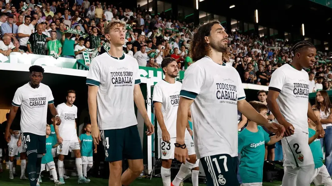 Real Madrid vs Elche, T-shirts de Ceuta estavam na entrada do jogo. Três jogadores, Mbappé, Vinicius e Konate, não usar…