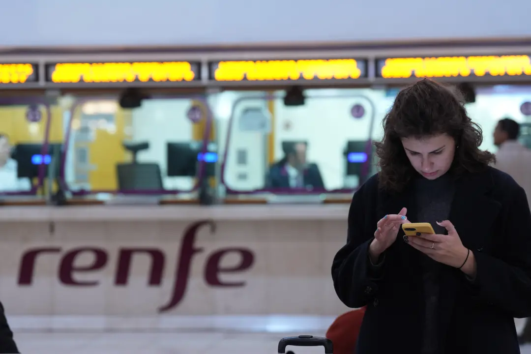 Seis roubos de cobre em dez dias no trecho da estação França em Barcelona. Essa situação é um descaso sério com o trans…