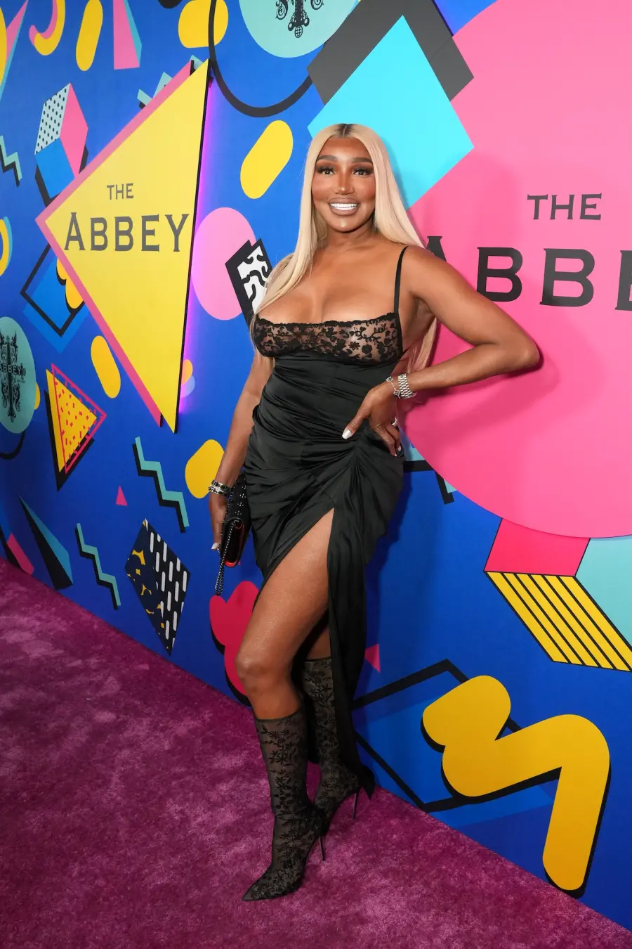 NeNe Leakes defende Kim Zolciak enquanto o filho KJ, de 15 anos, enfrenta acusações sérias de agressão sexual. Como mãe…